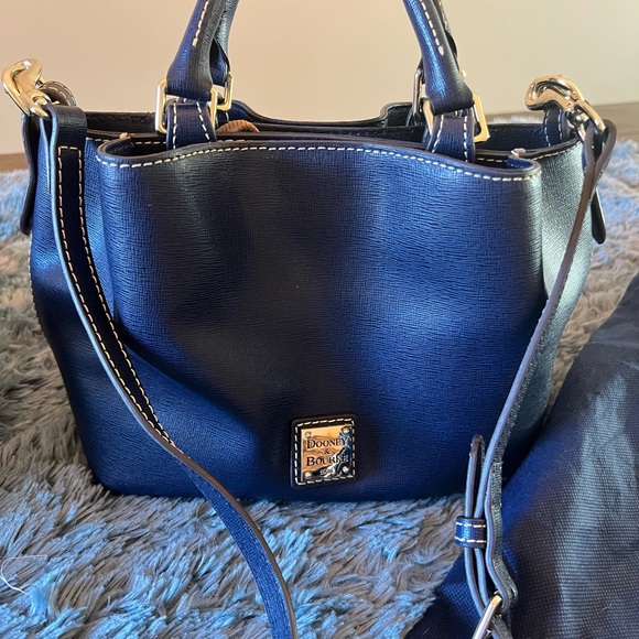 Dooney & Bourke navy bucket purse - Picture 2 of 4